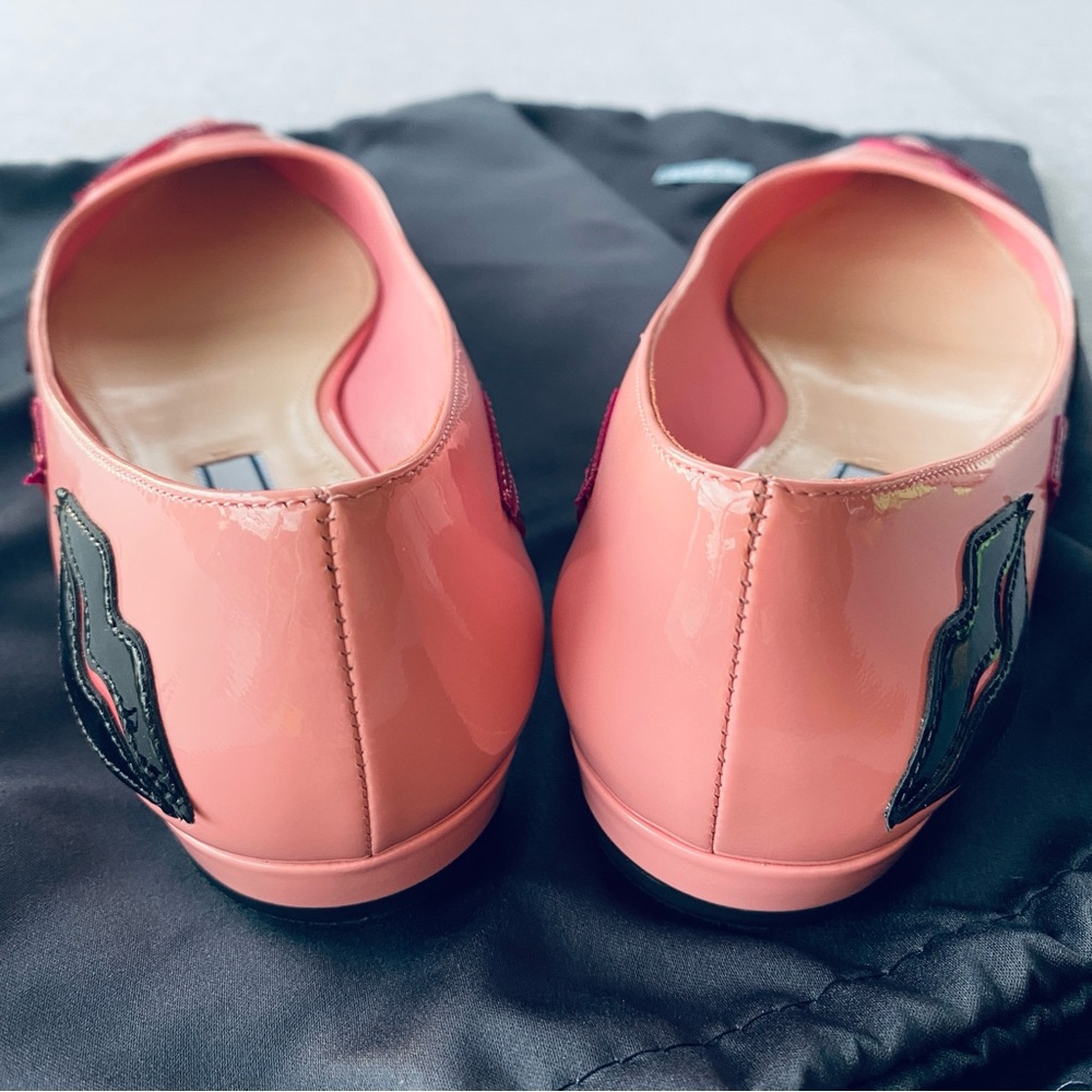 🇮🇹 PRADA | Pink Patent Leather | Kiss Print Flats - Picture 10 of 17